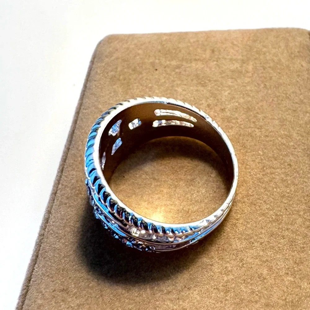 Elegant Silver Tone & Crystal Ring Costume Jewelry Ring